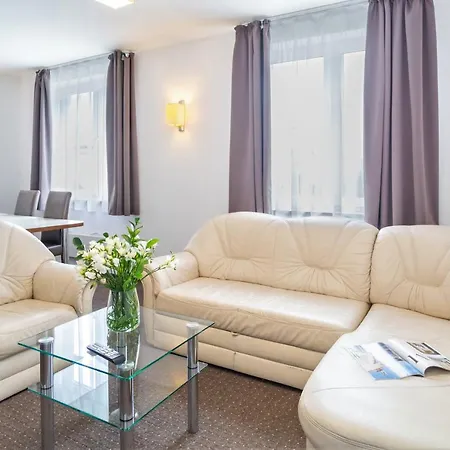 - Wilanow 3* Warszawa