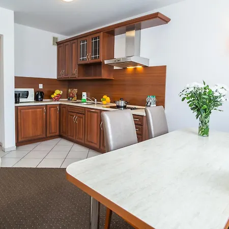 - Wilanów Apart-hotel 3*