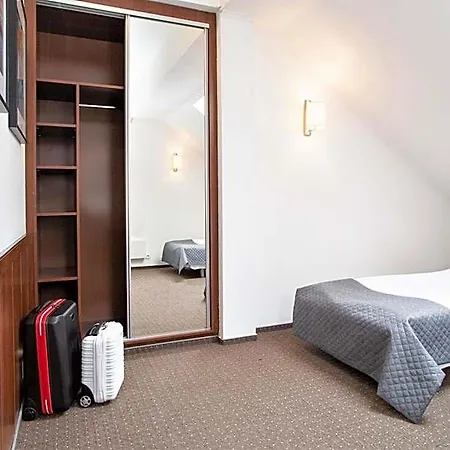 - Wilanów 3* Warszawa